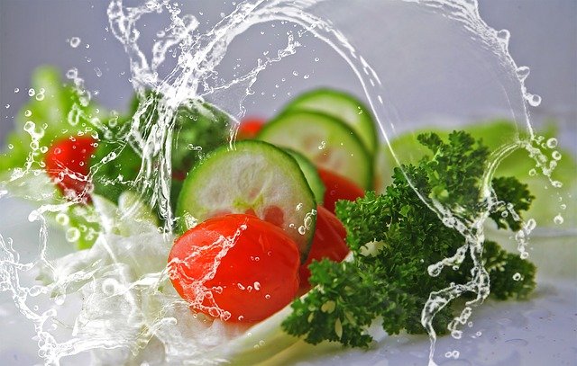 zelenina ve výstřiku vody.jpg